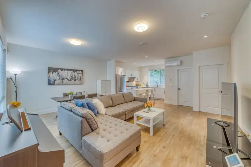 169 16433 19 AVENUE - photo 1 of 23