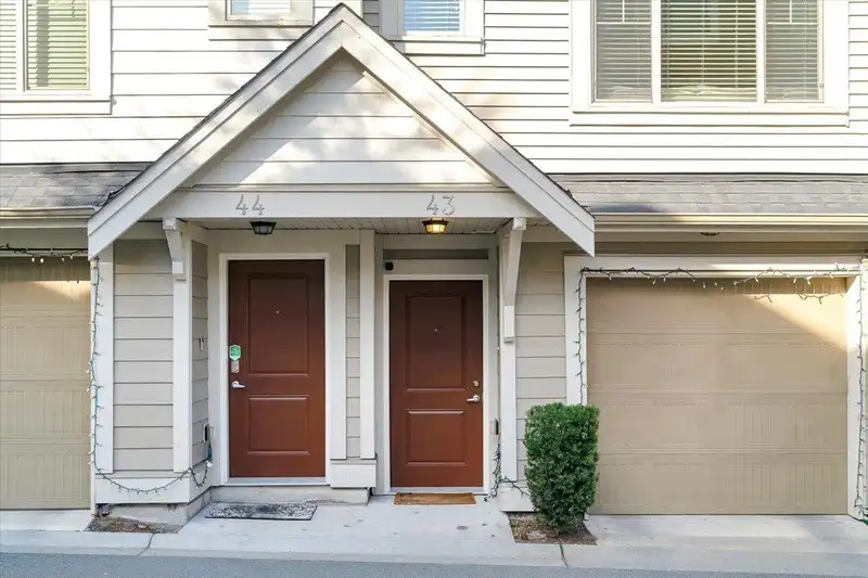 43 19097 64 AVENUE - photo 2 of 22