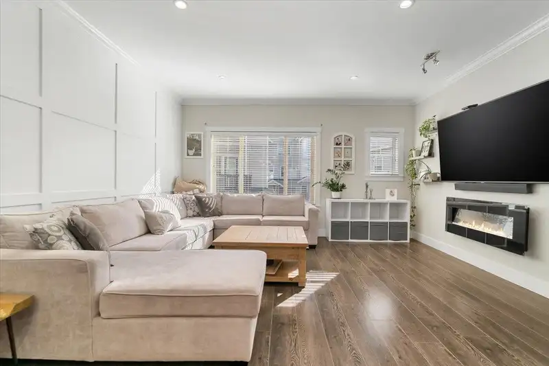 43 19097 64 AVENUE - photo 3 of 22