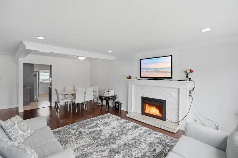 8081 112 STREET - photo 2 of 29