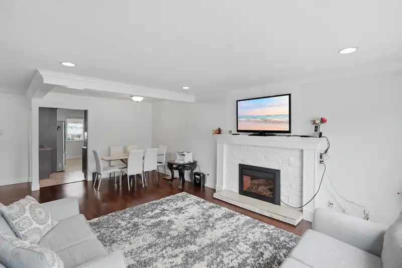 8081 112 STREET - photo 4 of 29