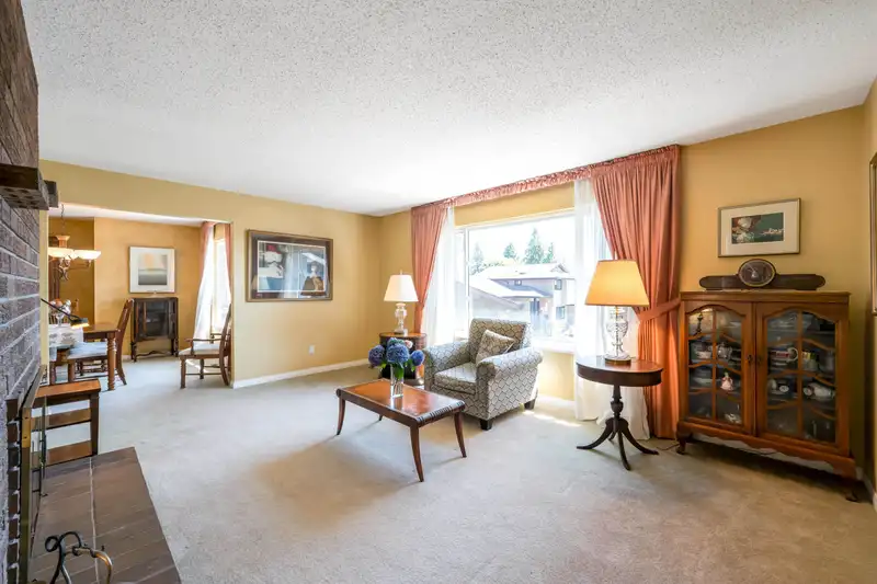 7654 CARNABY PLACE - photo 4 of 37