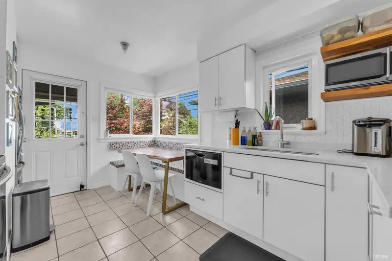 3015 E 26TH AVENUE - photo 4 of 23