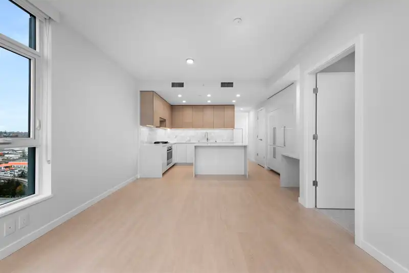 1610 4168 LOUGHEED HIGHWAY - photo 2 of 40