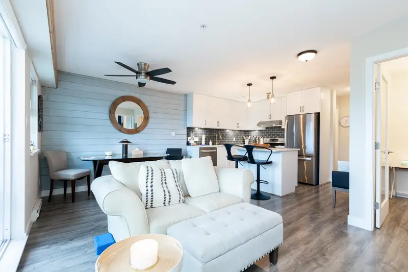 309 15735 CROYDON DRIVE - photo 1 of 25