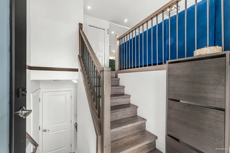 2521 WILDING CRESCENT - photo 4 of 25