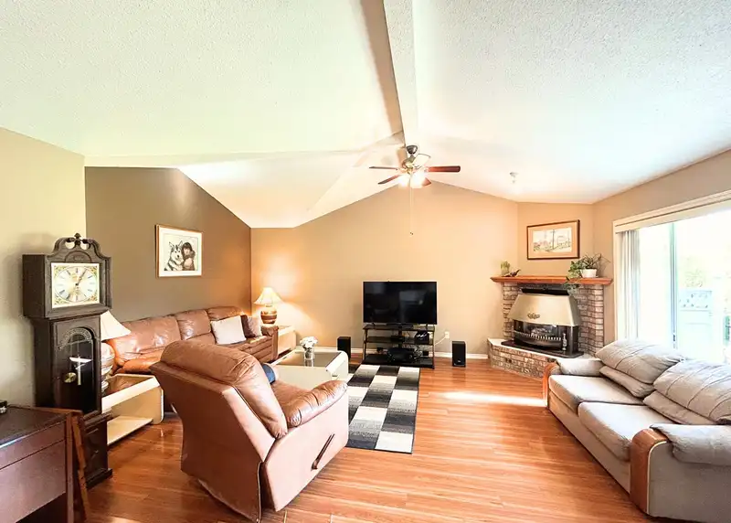 60 5216 201A STREET - photo 3 of 27