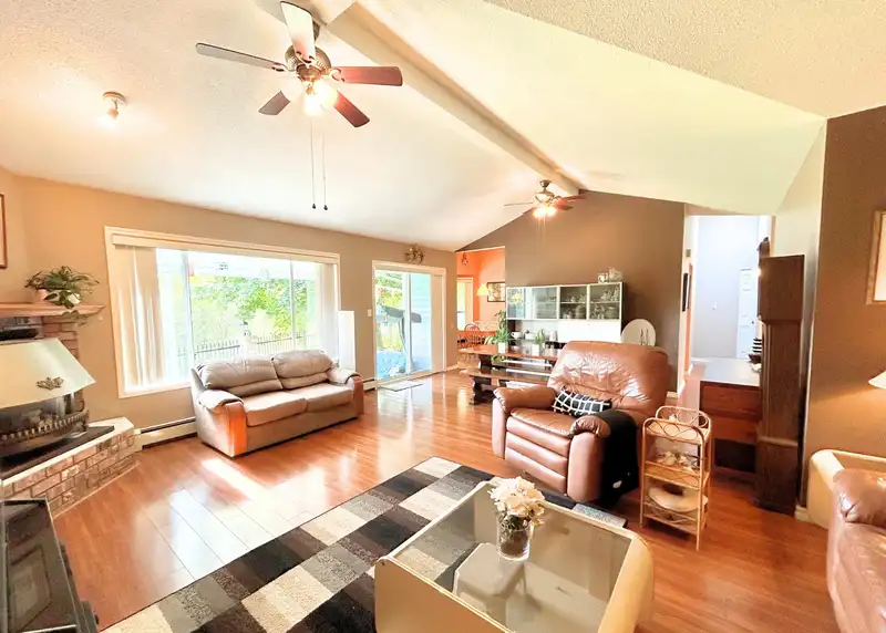 60 5216 201A STREET - photo 4 of 27
