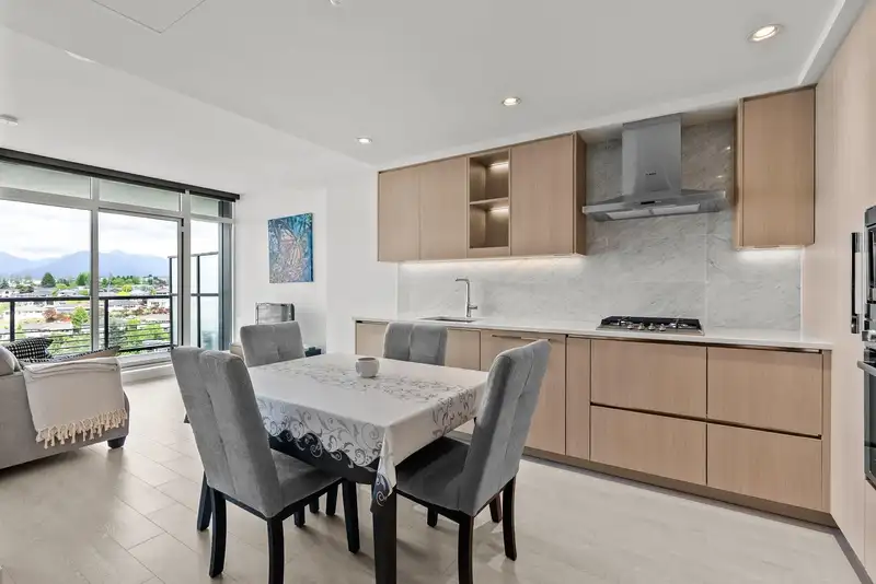 1406 4730 LOUGHEED HIGHWAY - photo 1 of 39