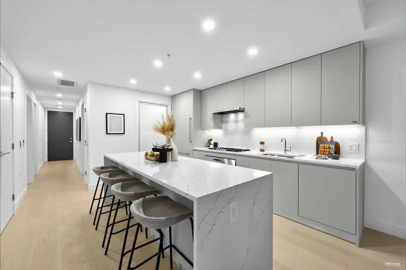 205 1331 MARINE DRIVE - photo 3 of 25