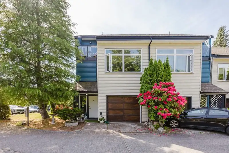 1 623 FARNHAM ROAD - photo 1 of 25