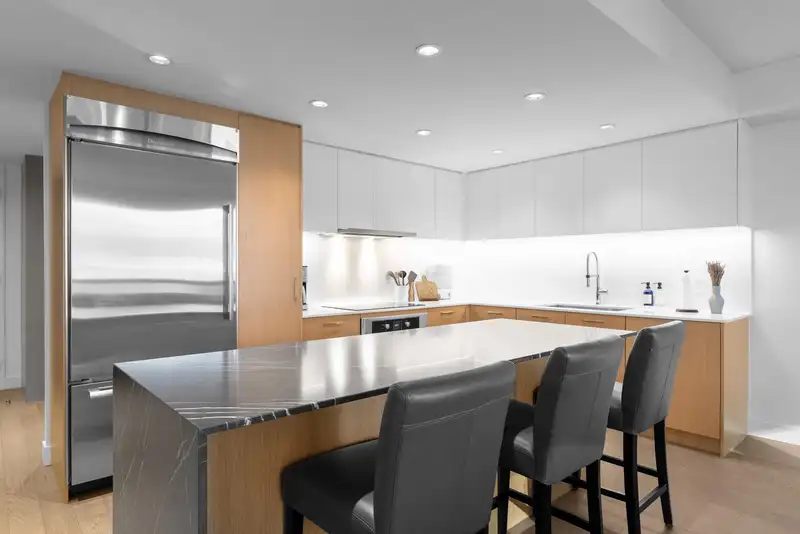 402 738 BROUGHTON STREET - photo 4 of 38
