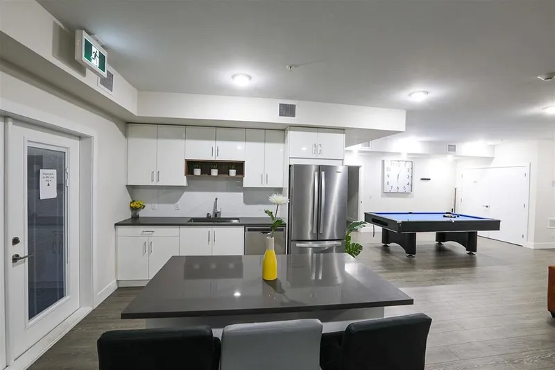 515 15351 101 AVENUE - photo 1 of 10