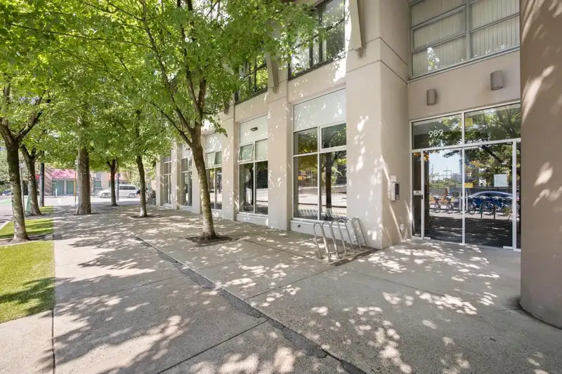 1205 989 BEATTY STREET - photo 2 of 32