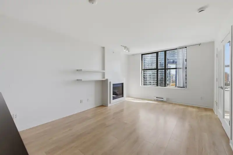 1205 989 BEATTY STREET - photo 4 of 32
