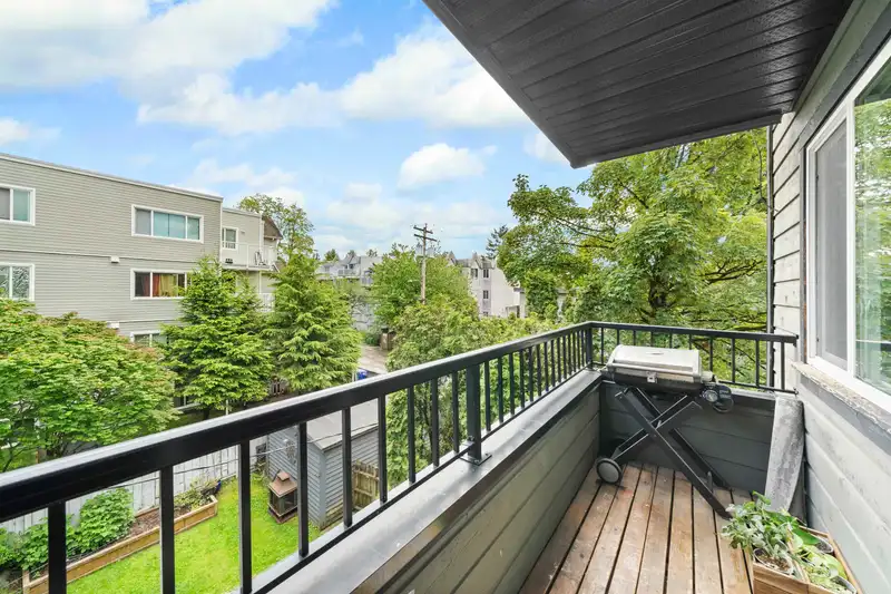 311 1540 E 4TH AVENUE - photo 2 of 11