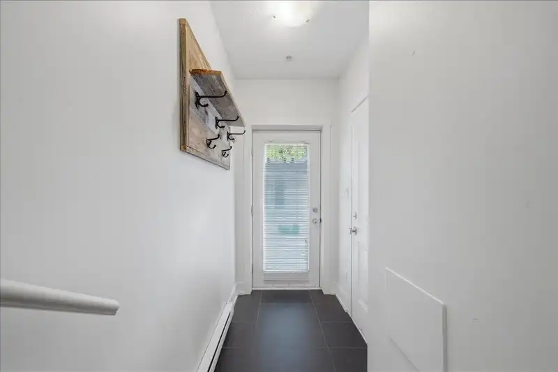 1266 STONEMOUNT PLACE - photo 4 of 40