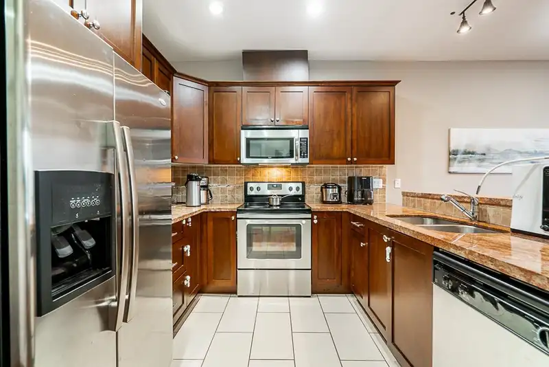 405 14333 104 AVENUE - photo 1 of 31