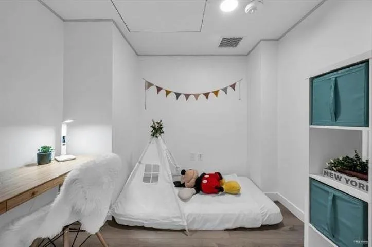 602 2288 ALPHA AVENUE - photo 2 of 18