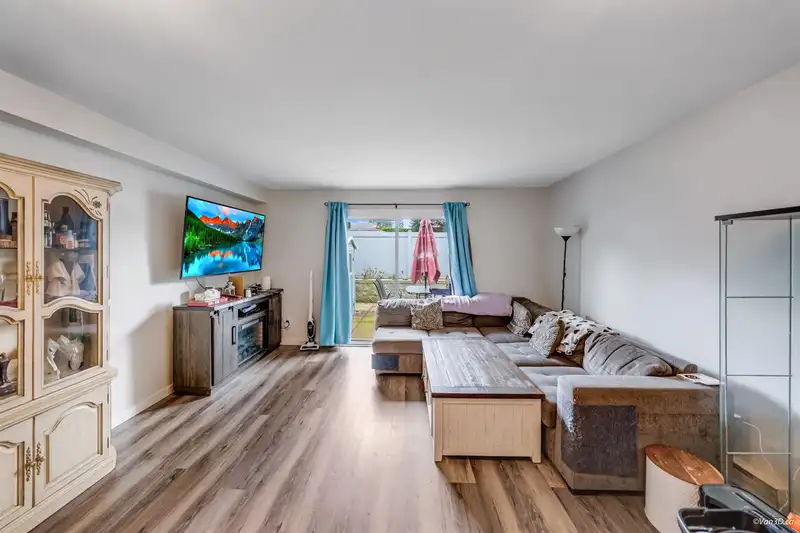35 22411 124 AVENUE - photo 1 of 31
