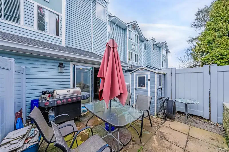 35 22411 124 AVENUE - photo 2 of 31