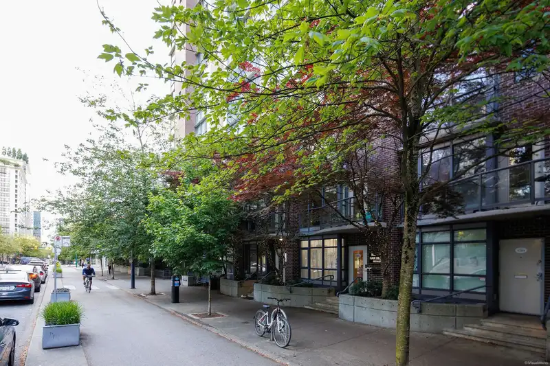 1082 HORNBY STREET - photo 2 of 21