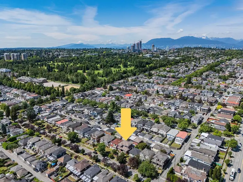 159 E 60TH AVENUE - photo 3 of 32