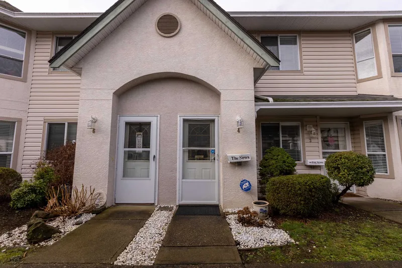 4 3380 GLADWIN ROAD - photo 1 of 25