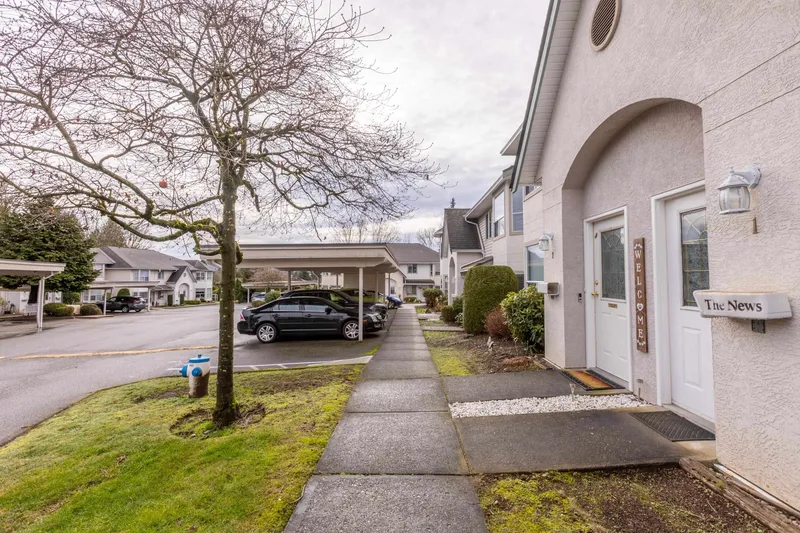 4 3380 GLADWIN ROAD - photo 2 of 25