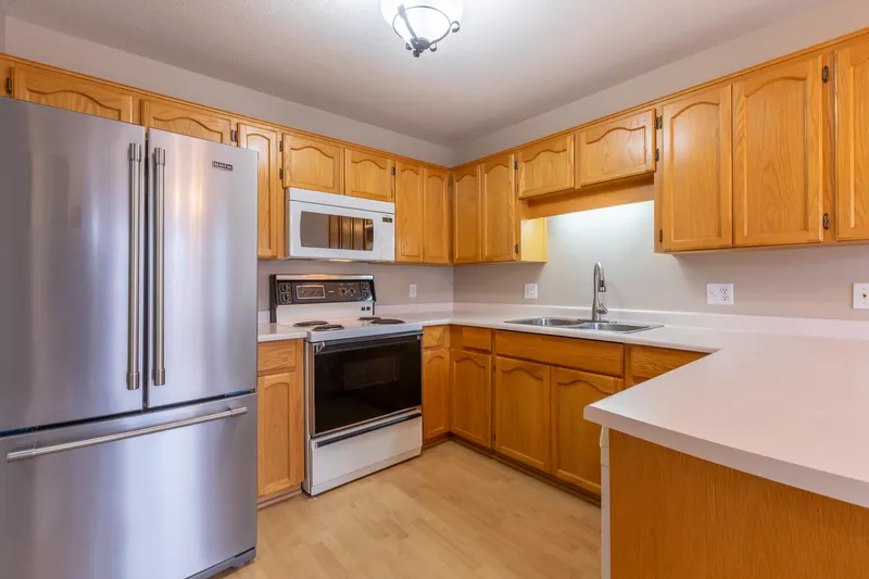 4 3380 GLADWIN ROAD - photo 3 of 25