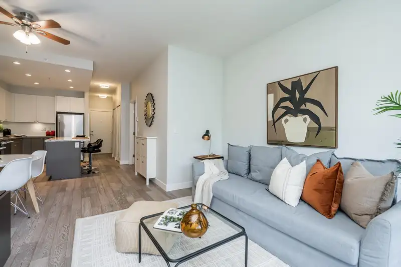 420 3399 NOEL DRIVE - photo 4 of 39