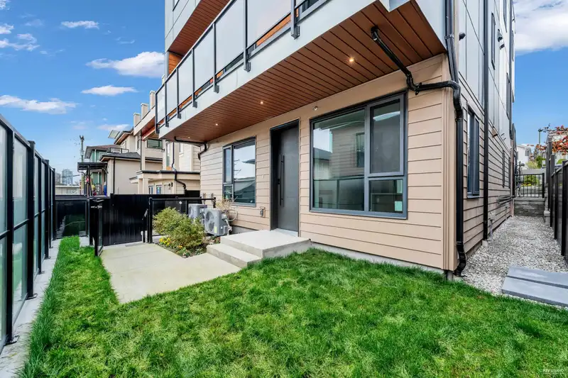 2 262 E 65TH AVENUE - photo 3 of 23
