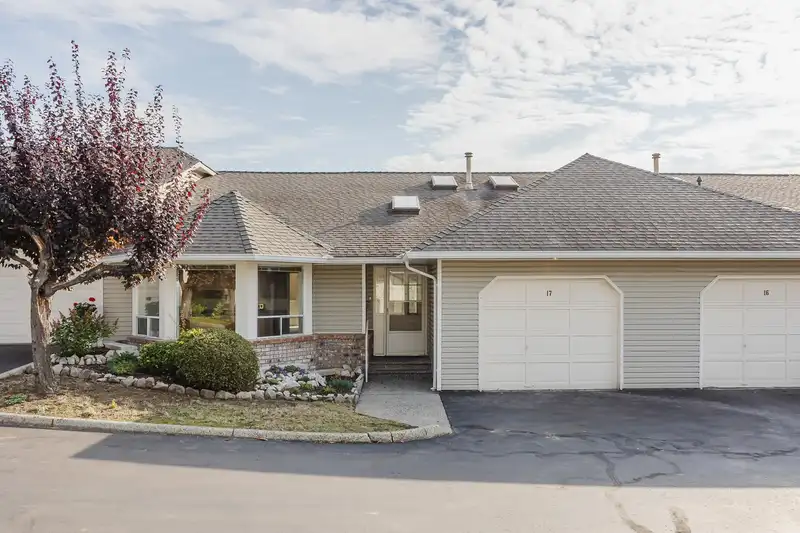 17 32615 MURRAY AVENUE - photo 2 of 39