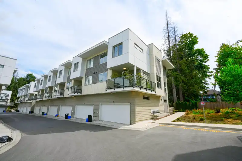38 12585 104A AVENUE - photo 2 of 24