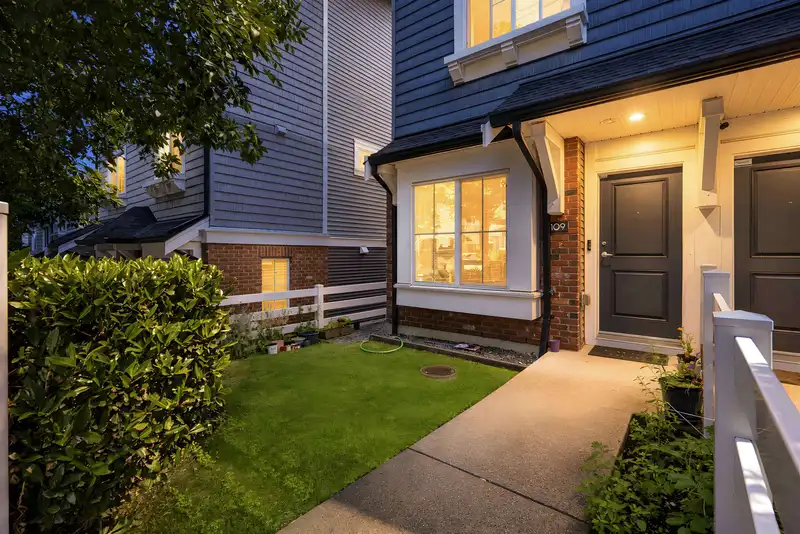 109 14833 61 AVENUE - photo 2 of 36