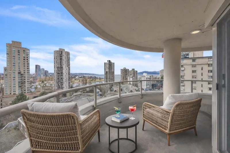 1002 1020 HARWOOD STREET - photo 4 of 25