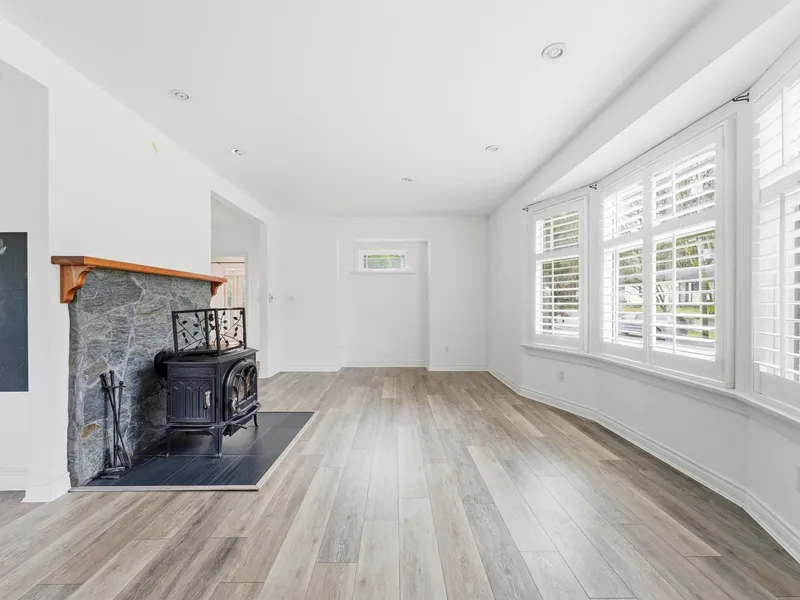 5140 SPERLING AVENUE - photo 3 of 25