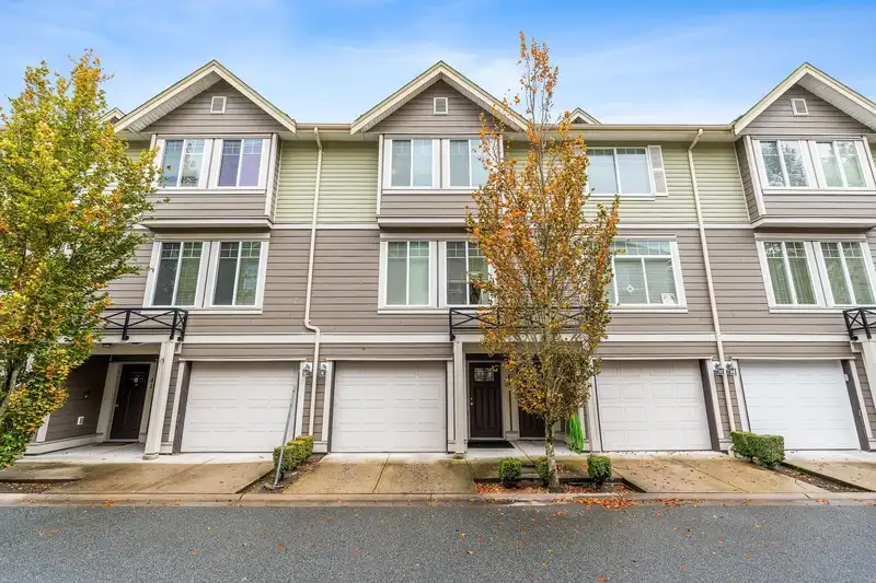 39 15399 GUILDFORD DRIVE - photo 2 of 25