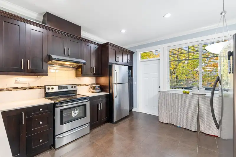 39 15399 GUILDFORD DRIVE - photo 4 of 25