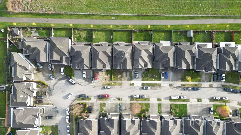 12458 74 AVENUE - photo 3 of 13