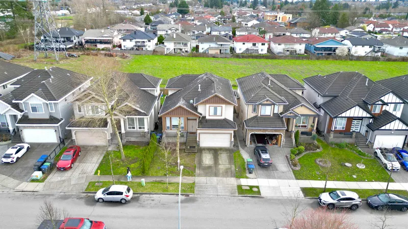 12458 74 AVENUE - photo 4 of 13