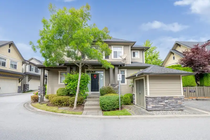18 15885 26 AVENUE - photo 1 of 22