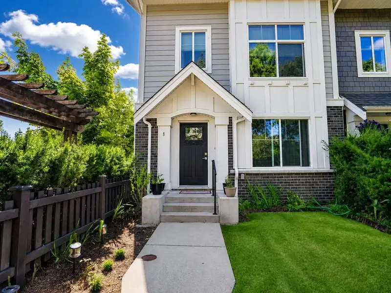 1 12073 62 AVENUE - photo 1 of 38