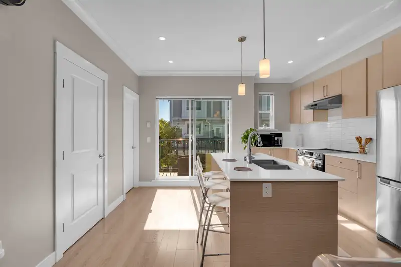 1 12073 62 AVENUE - photo 2 of 38