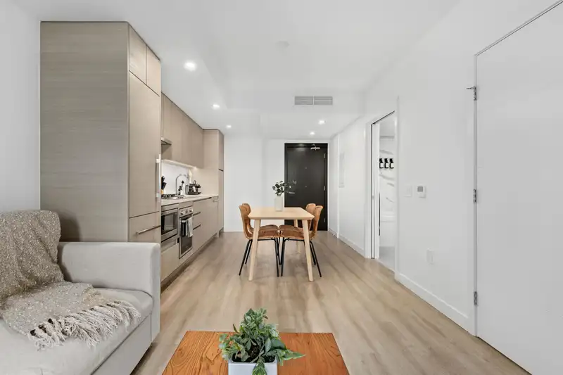 1308 823 CARNARVON STREET - photo 1 of 33