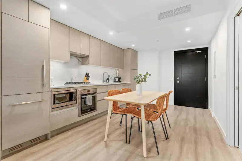 1308 823 CARNARVON STREET - photo 2 of 33
