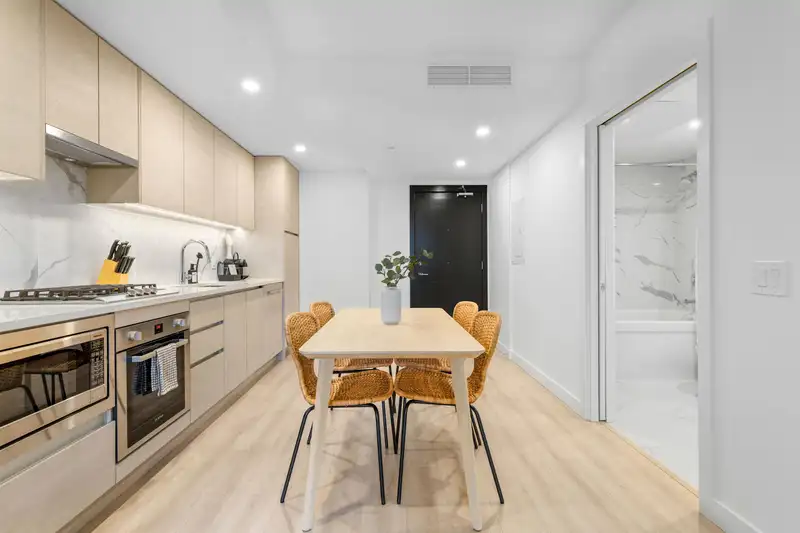 1308 823 CARNARVON STREET - photo 3 of 33