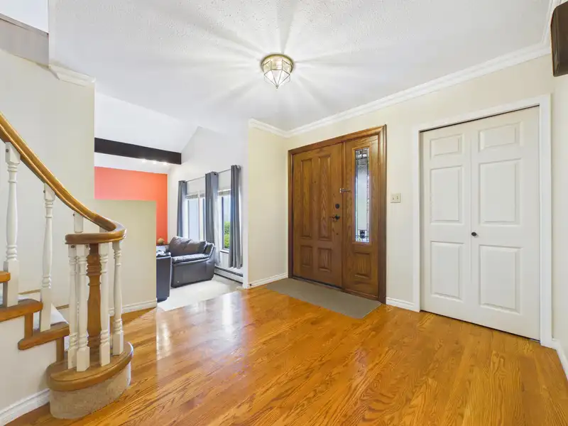 8232 BRYNLOR DRIVE - photo 4 of 40
