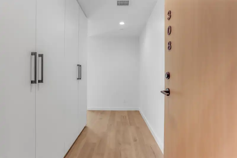 308 13428 105 AVENUE - photo 2 of 22
