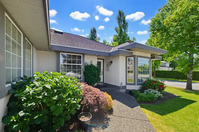 21710 46 AVENUE - photo 4 of 40